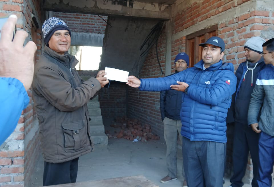 जन्म दिनमा बिद्यालयमा ओझाले गरे छात्रवृत्ति अक्षयकोष स्थापना