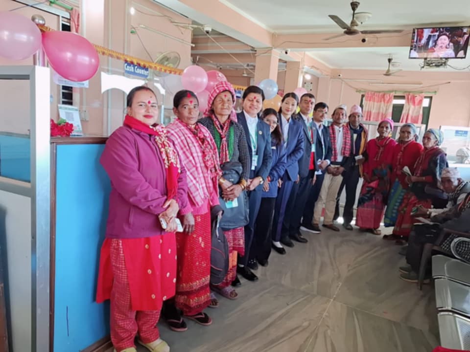 वार्षिकोत्सवको अवसरमा सेवा ग्राहीलाई सम्मान