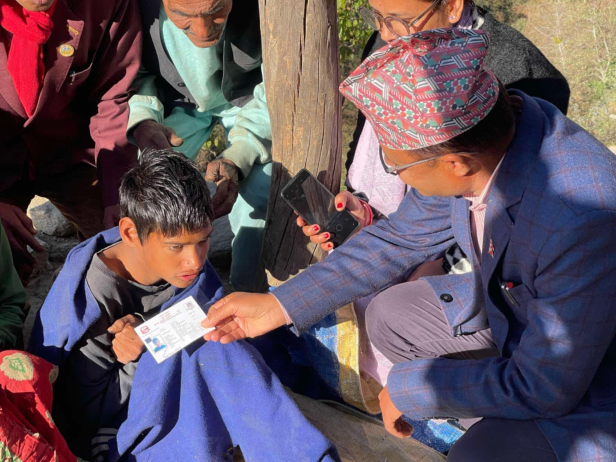 डोटीमा प्रजिअ जोशी द्वारा घरमै गएर नेपाली नागरिकता