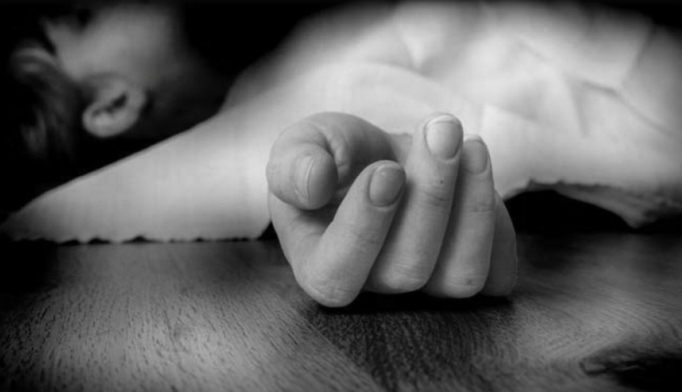 बाजुरामा घाँस काट्न गएकी महिला गम्भीर घाइते, बम पड्केको आशंका